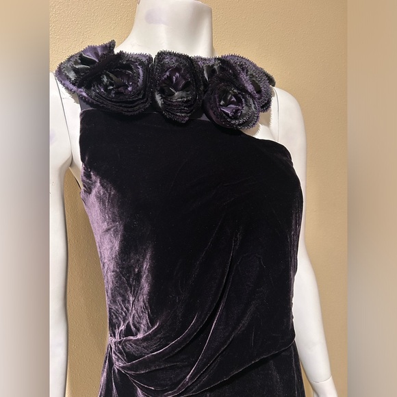 EMPORIO Armani Rosette Appliqué Velvet Dress - Picture 5 of 9
